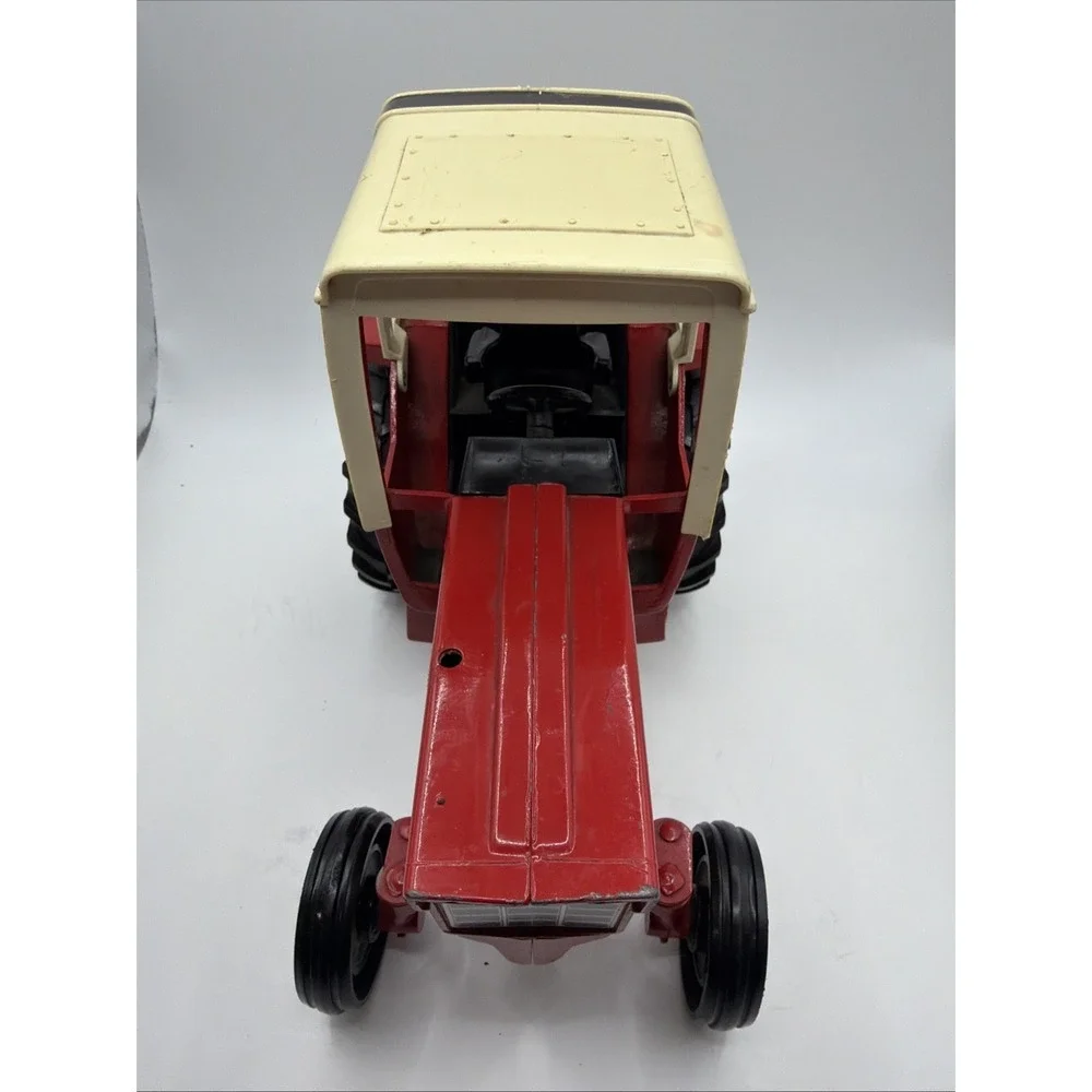 Vintage 1/16 Ertl International harvester 1586‎ diecast w/frontend tractor.